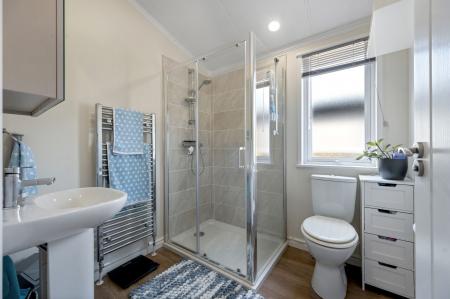 2 bedroom Lodge for sale in Barholm Road, Tallington, PE9