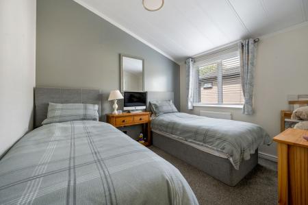 2 bedroom Lodge for sale in Barholm Road, Tallington, PE9
