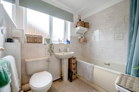 3 bedroom Semi-detached house for sale in Dunlin Road, Essendine, PE9