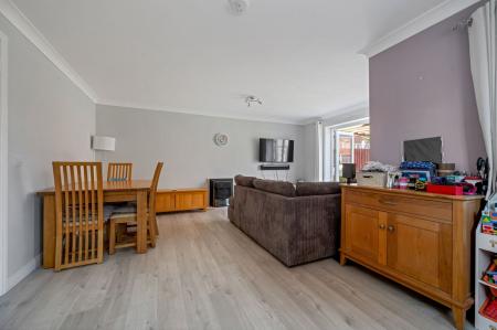 5 bedroom Detached house for sale in Laughton Drive, Stamford, PE9