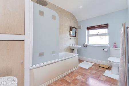 2 bedroom End of terrace house for sale in Drift Road, Stamford, PE9