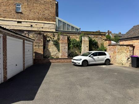 3 bedroom Semi-detached house to let in Watergate, Stamford, PE9