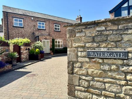 3 bedroom Semi-detached house to let in Watergate, Stamford, PE9