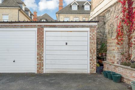 3 bedroom Semi-detached house to let in Watergate, Stamford, PE9