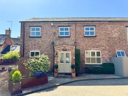 3 bedroom Semi-detached house to let in Watergate, Stamford, PE9
