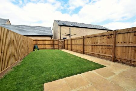 3 bedroom Town house to let in Langton Walk, Stamford, PE9