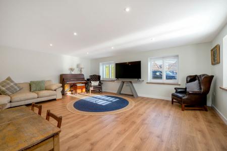 4 bedroom Detached house to let in Elton Road, Wansford, PE8