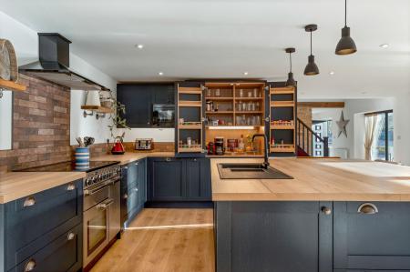 4 bedroom Detached house to let in Elton Road, Wansford, PE8