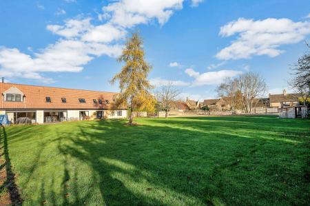 4 bedroom Detached house to let in Elton Road, Wansford, PE8