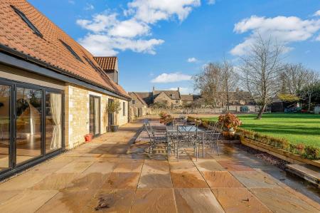 4 bedroom Detached house to let in Elton Road, Wansford, PE8