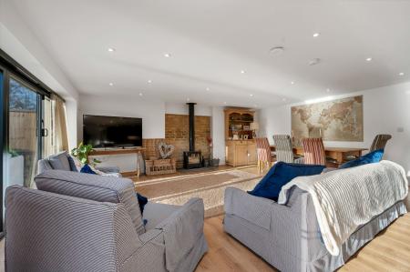 4 bedroom Detached house to let in Elton Road, Wansford, PE8