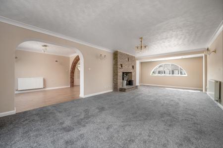 5 bedroom Detached house for sale in Cambridge Road, Stamford, PE9