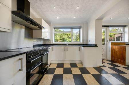5 bedroom Detached house for sale in Cambridge Road, Stamford, PE9
