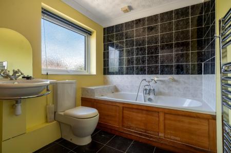 5 bedroom Detached house for sale in Cambridge Road, Stamford, PE9