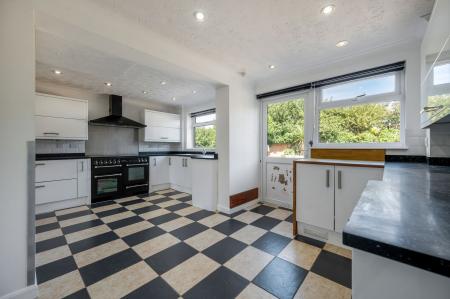 5 bedroom Detached house for sale in Cambridge Road, Stamford, PE9