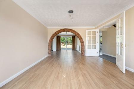 5 bedroom Detached house for sale in Cambridge Road, Stamford, PE9
