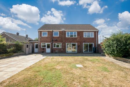 5 bedroom Detached house for sale in Cambridge Road, Stamford, PE9