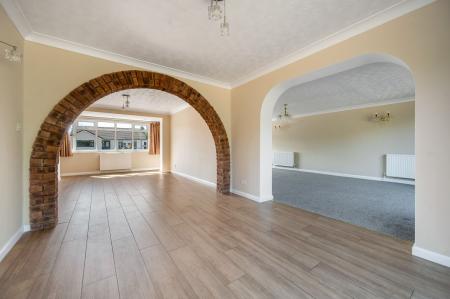 5 bedroom Detached house for sale in Cambridge Road, Stamford, PE9