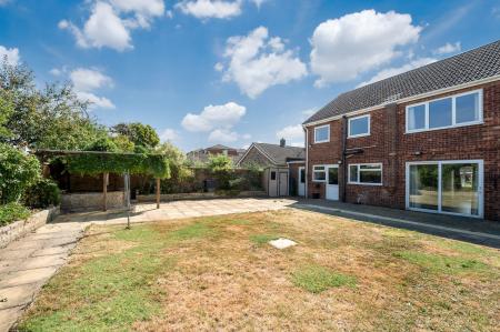 5 bedroom Detached house for sale in Cambridge Road, Stamford, PE9