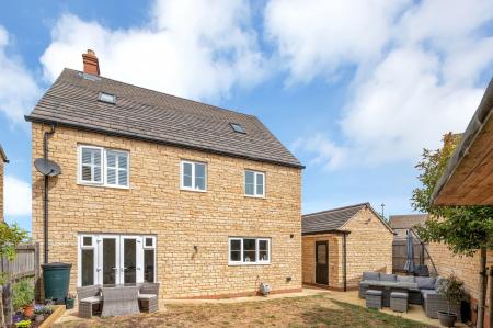 5 bedroom Detached house for sale in Culpepper Way, Stamford, PE9