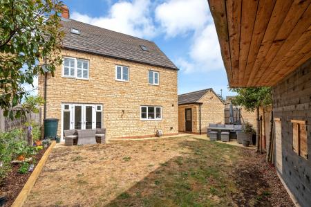 5 bedroom Detached house for sale in Culpepper Way, Stamford, PE9