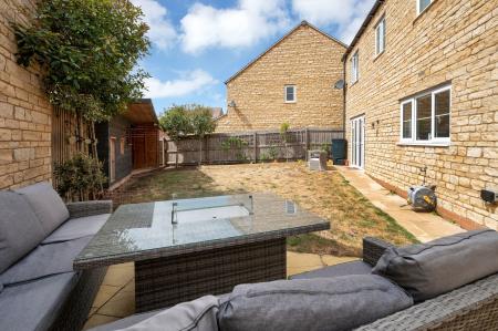 5 bedroom Detached house for sale in Culpepper Way, Stamford, PE9