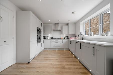 5 bedroom Detached house for sale in Culpepper Way, Stamford, PE9