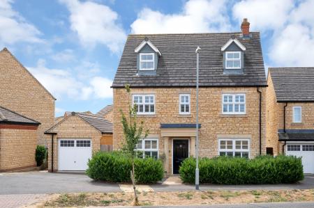5 bedroom Detached house for sale in Culpepper Way, Stamford, PE9