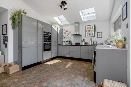 2 bedroom Detached bungalow for sale in Cottesmore Road, Stamford, PE9