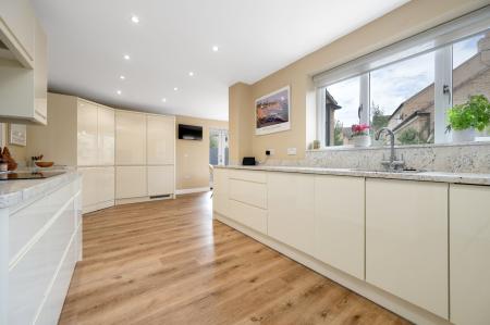 5 bedroom Detached house for sale in Uffington Road, Barnack, PE9