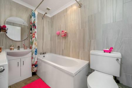 4 bedroom Bungalow for sale in Spinney Road, Ketton, PE9