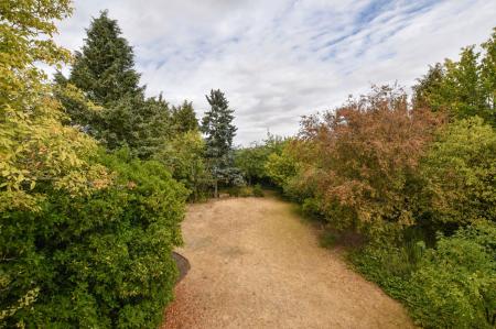 4 bedroom Detached house to let in Roman Bank, Stamford, PE9