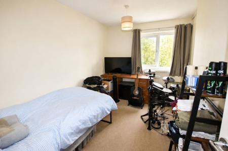 2 bedroom End of terrace house to let in Maltby Close, Wittering, PE8