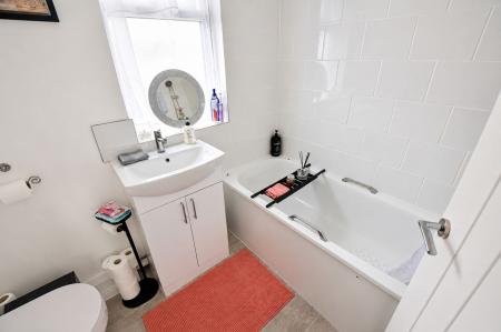 2 bedroom End of terrace house to let in Maltby Close, Wittering, PE8