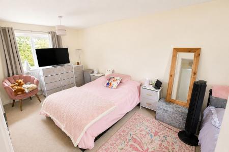 2 bedroom End of terrace house to let in Maltby Close, Wittering, PE8