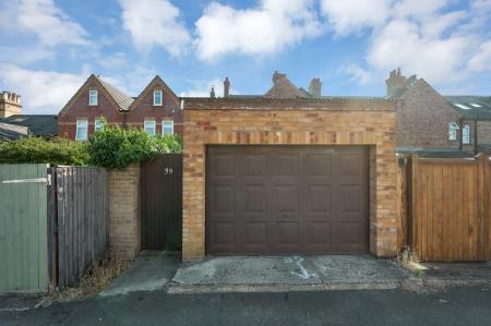 3 bedroom End of terrace house for sale in Queen Street, Stamford, PE9