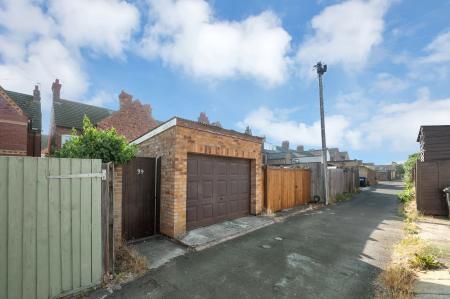 3 bedroom End of terrace house for sale in Queen Street, Stamford, PE9
