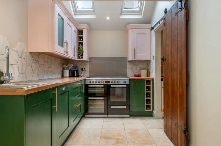 4 bedroom End of terrace house for sale in Worcester Crescent, Stamford, PE9
