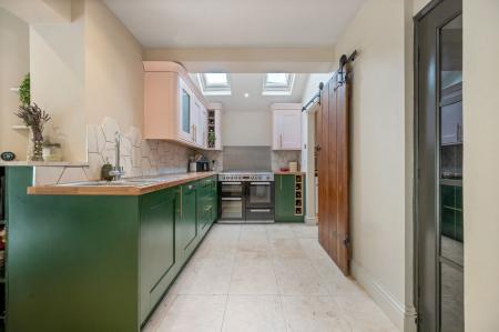 4 bedroom End of terrace house for sale in Worcester Crescent, Stamford, PE9