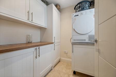 4 bedroom End of terrace house for sale in Worcester Crescent, Stamford, PE9