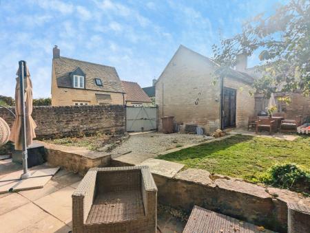 3 bedroom Cottage to let in School Road, Barnack, PE9