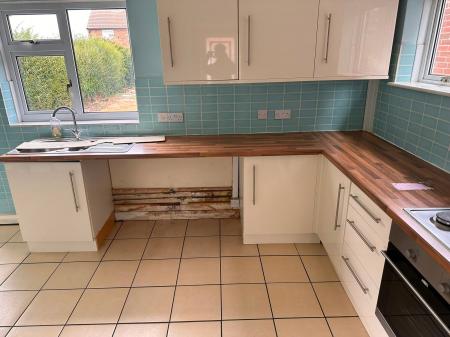 3 bedroom Semi-detached house to let in Willoughby Road, Stamford, PE9