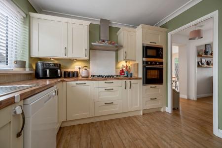 3 bedroom Semi-detached house for sale in Airedale Road, Stamford, PE9