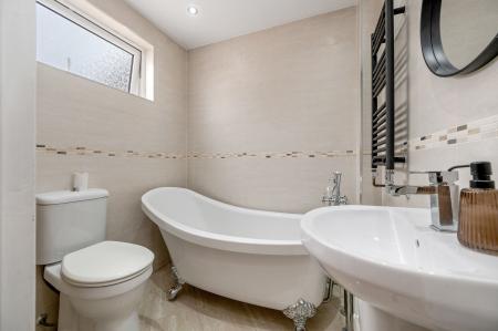 3 bedroom Semi-detached house for sale in Airedale Road, Stamford, PE9