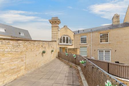 2 bedroom Maisonette for sale in Wharf Road, Stamford, PE9