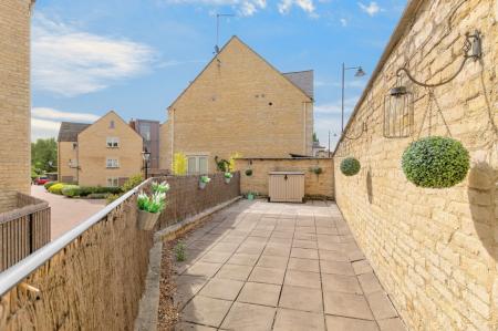 2 bedroom Maisonette for sale in Wharf Road, Stamford, PE9