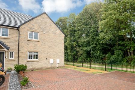 3 bedroom Semi-detached house for sale in Sovereign Way, Stamford, PE9