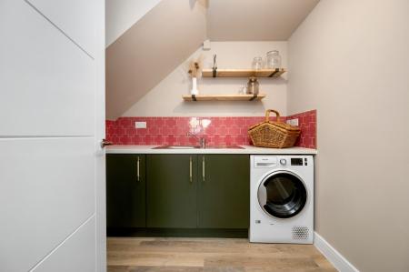 3 bedroom Semi-detached house for sale in Sovereign Way, Stamford, PE9