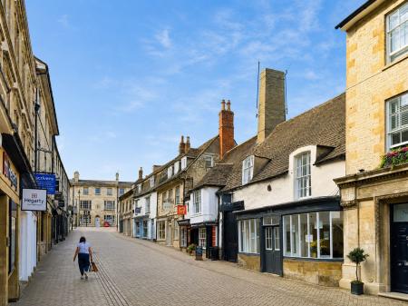 2 bedroom Flat to let in Ironmonger Street, Stamford, PE9