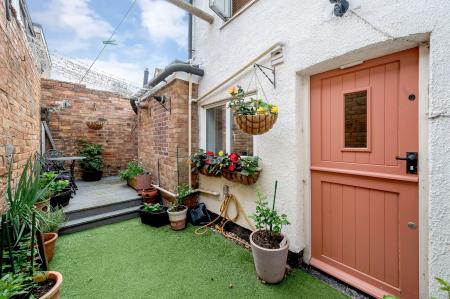 2 bedroom Semi-detached house to let in Radcliffe Road, Stamford, PE9